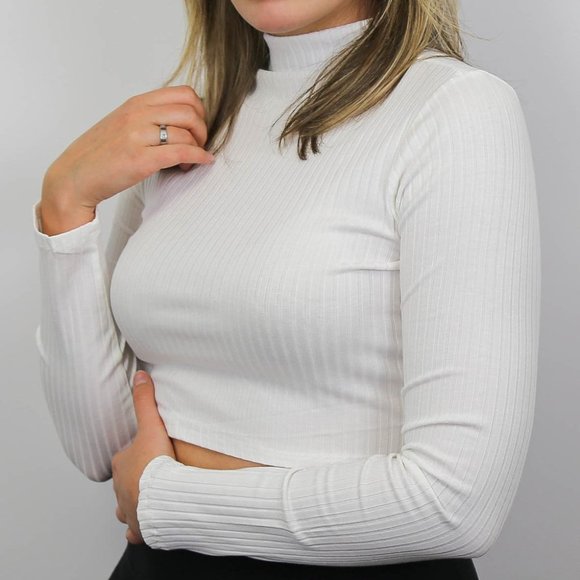 WHITE LONG SLEEVE CROP TOP - Picture 3 of 3